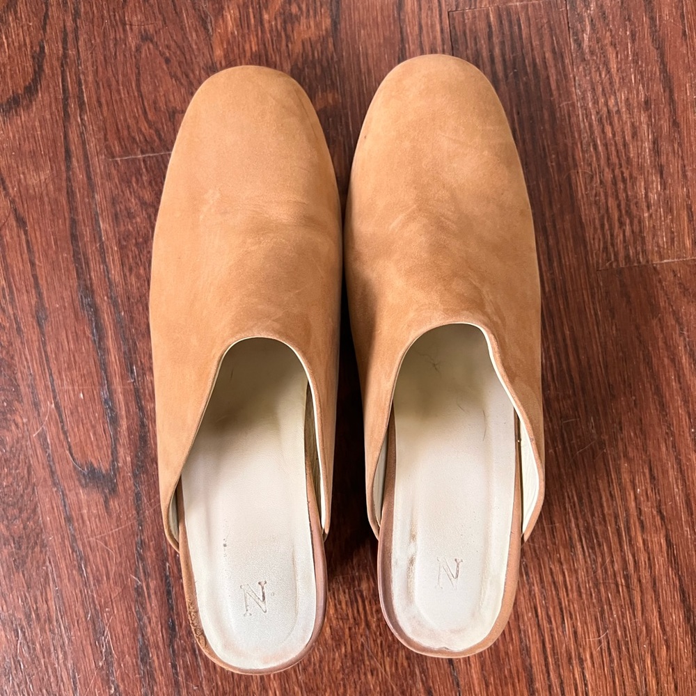 Nisolo All-Day Heeled Mule - Picture 2 of 6
